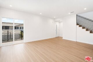 Foto del edificio - 2115 1/2 Beachwood Drive, Los Angeles, CA 90068 - 3 BR 3 BA house