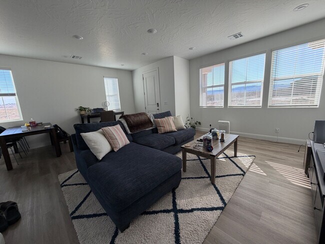 Foto del edificio - 487 W Carnation Ct