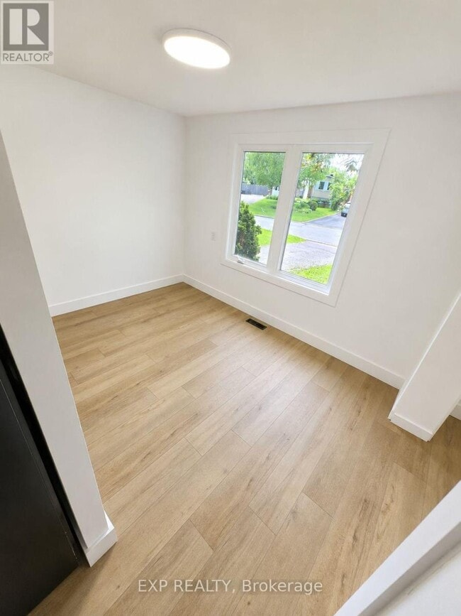 Building Photo - 428 Hatfield Crescent