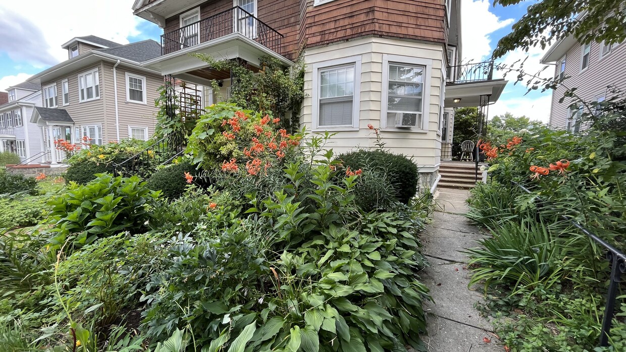 Primary Photo - 26 Mapleton St