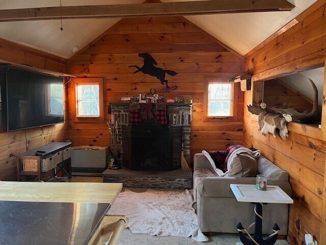 Building Photo - 633 Mast Rd