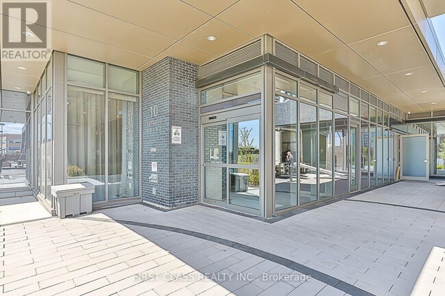 Building Photo - 10-210 Gatineau Dr
