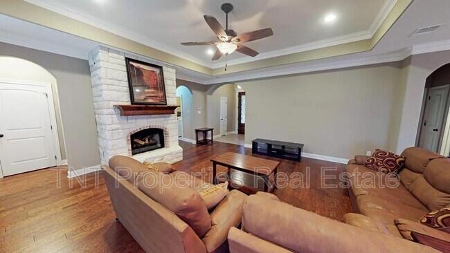 Building Photo - 322 Landsburg Ln