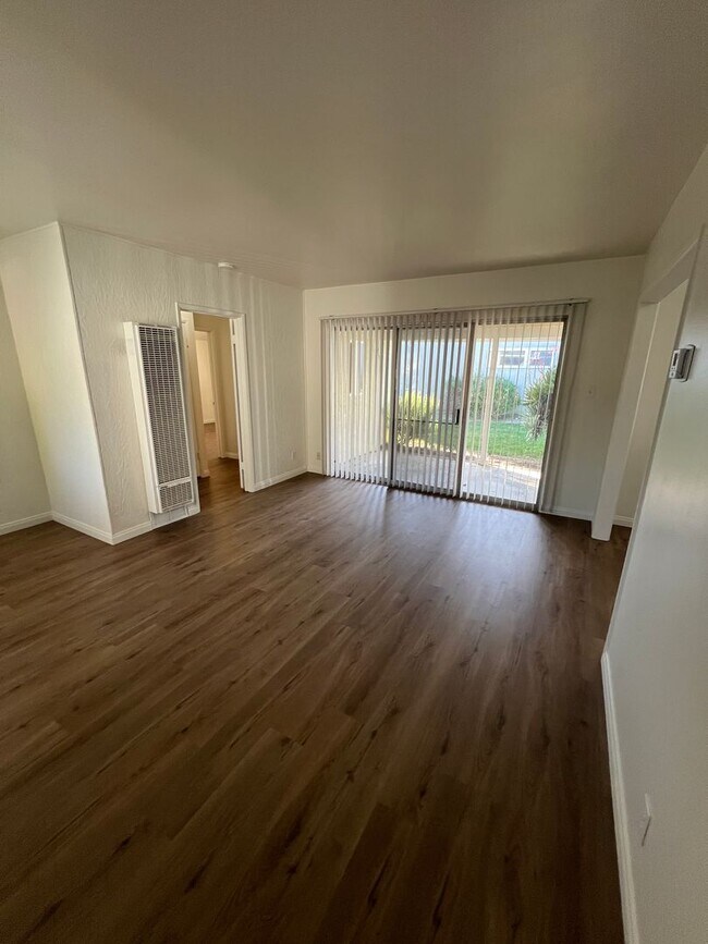 Foto del edificio - Mid Town Adorable Home!