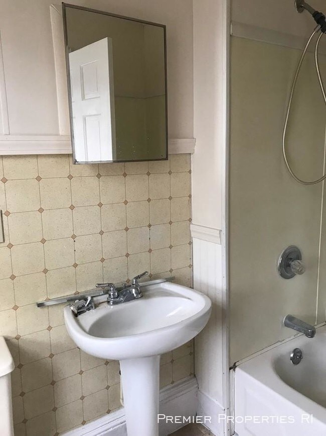 Building Photo - 1 bedroom in Cranston RI 02905