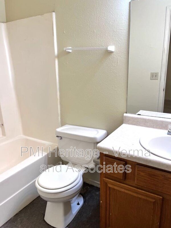 809 E Huntsville Ave Unit Apt 209, Springdale, AR 72764 Condo for