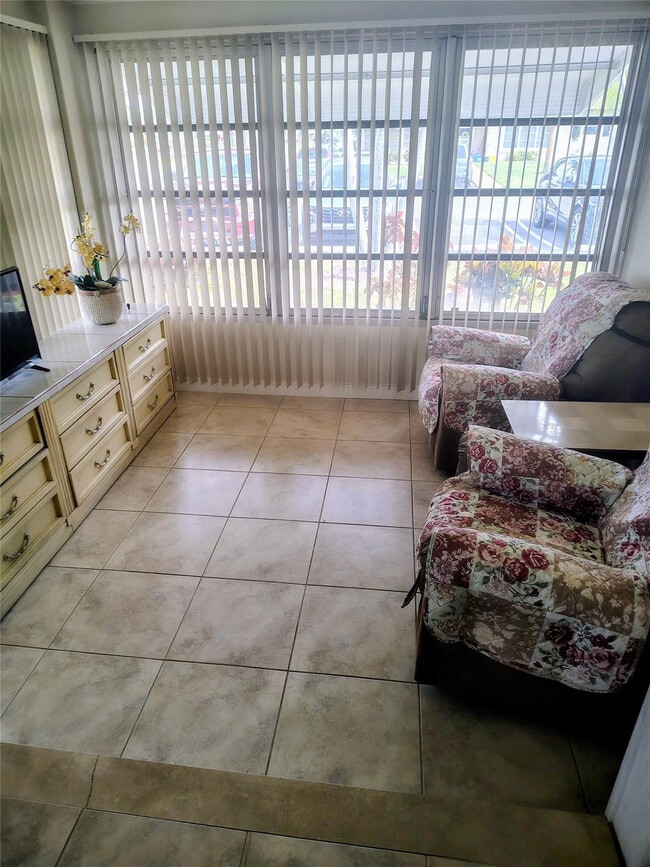 Building Photo - 1152 Circle Dr