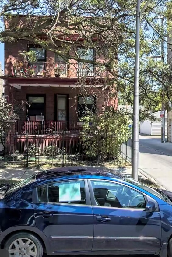 Primary Photo - 1518 W Cullom Ave