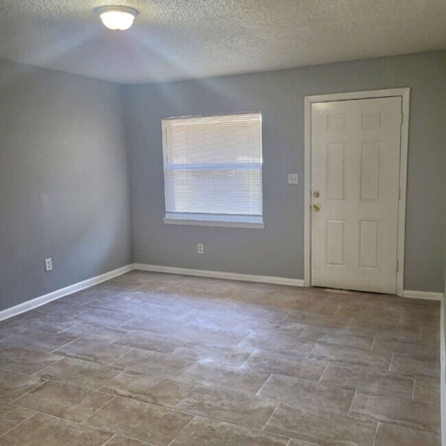 Foto del edificio - Cute 2Bedroom/1Bathroom Apartment Close to...