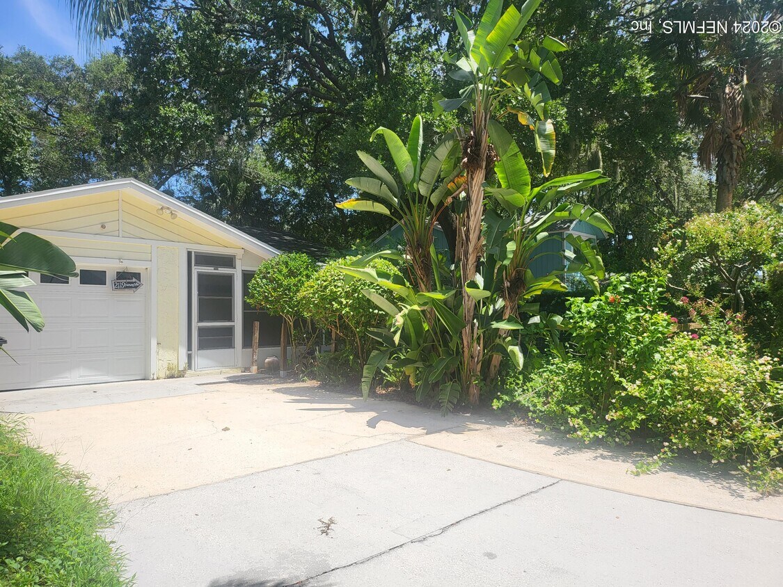 Foto principal - 2119 Fairway Villas Ln S