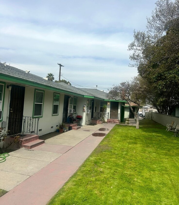 Primary Photo - 3361 E McKinley Ave