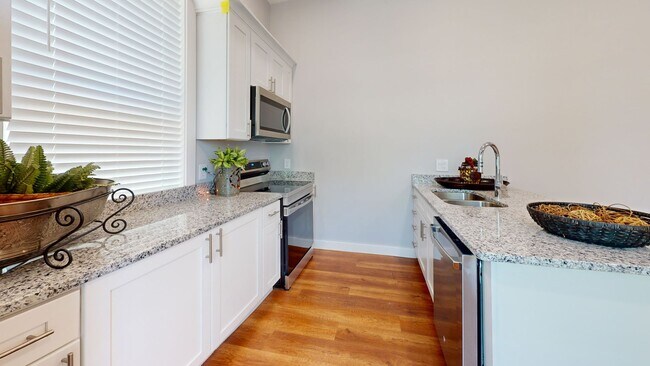 Foto del edificio - 1401 Forest Ave