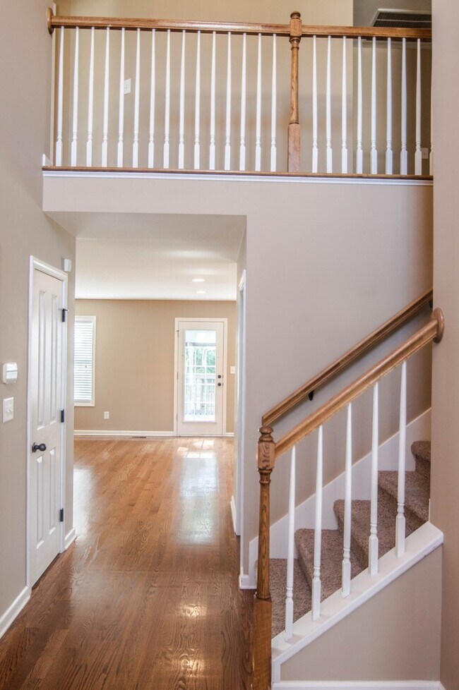 Building Photo - Pet Friendly Three Bedroom with Bonus!