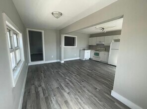 Building Photo - 446 Walnut St