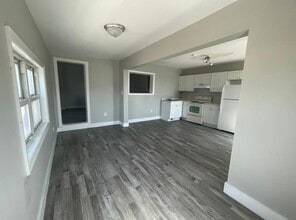 Building Photo - 446 Walnut St