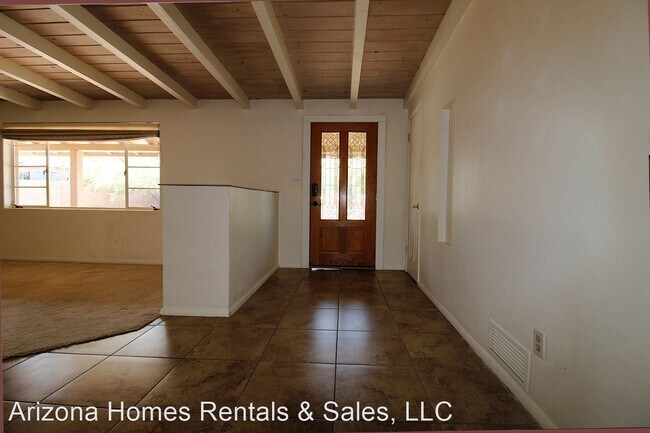 Building Photo - 5 br, 3 bath House - 830 N Wilmot Road
