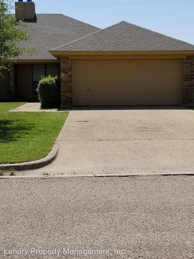 1218 Lindsey Ln, Cleburne, TX 76033 Condo for Rent in Cleburne, TX