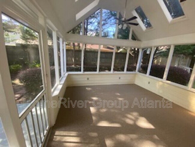 Foto del edificio - 4595 English Oaks Ln NW