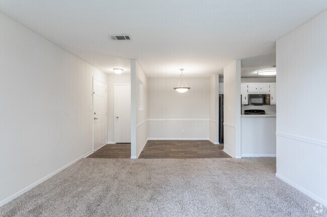 2x2 Living/Dining Room - Harbour Club Apartments