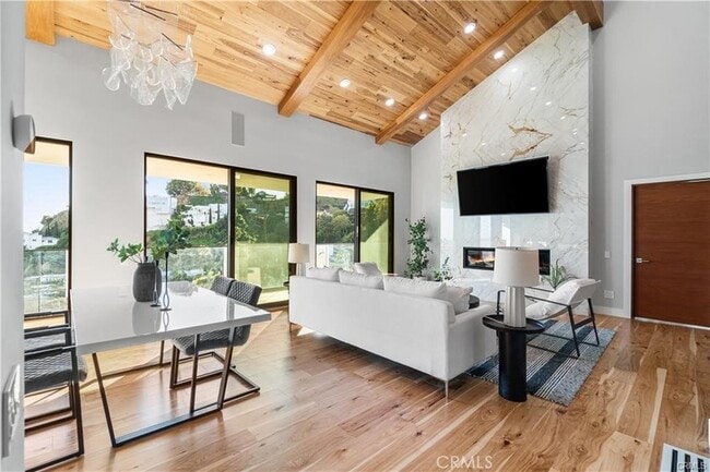 Foto del edificio - 8566 Hollywood Blvd