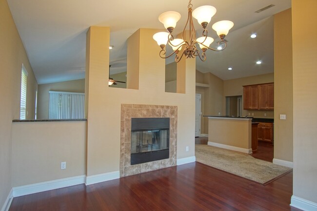 Building Photo - "Luxurious 3-Bedroom, 2-Bath Pet-Friendly ...