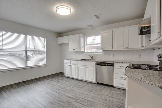 Foto del edificio - Freshly Updated 3/2/2 in Cooper!