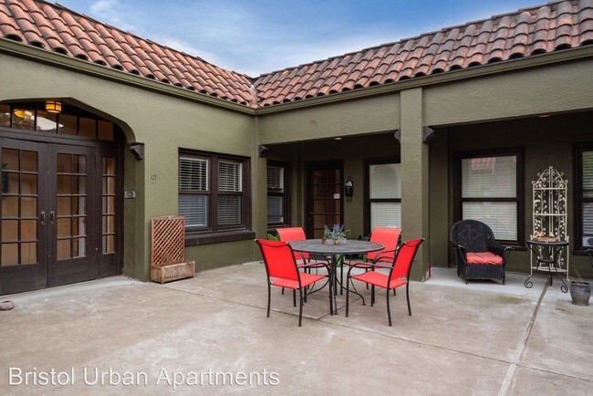 Building Photo - 5318 NE Wistaria Dr