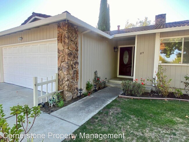 Foto del edificio - 3 br, 2 bath House - 819 Poplar Ave