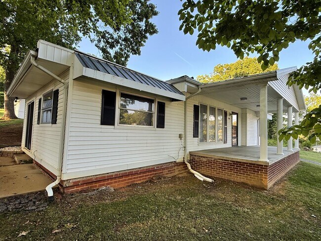Foto del edificio - Tusculum Blvd Property