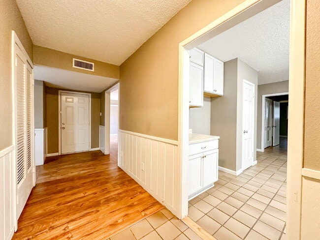 Building Photo - 2301 32nd St