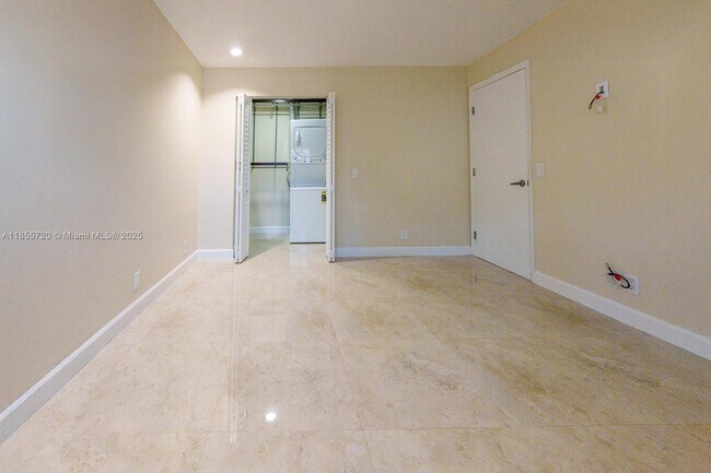 Building Photo - 1462 Springside Dr