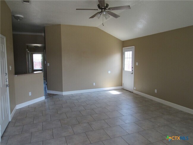 Foto del edificio - 4310 Elms Run Cir