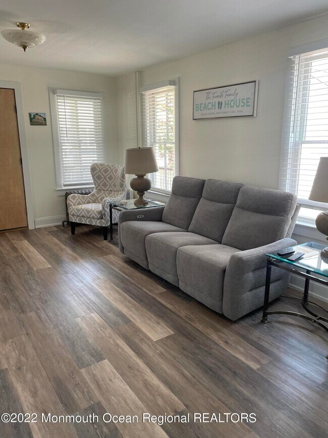 Foto del edificio - 64 Abbott Ave