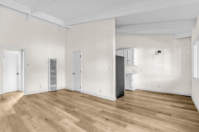 Building Photo - 7521 S Crenshaw Blvd