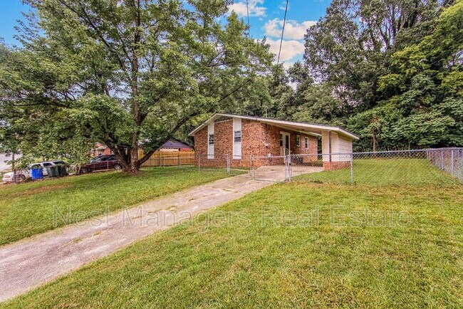 Building Photo - 904 Chesterfield Dr