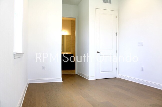Foto del edificio - 4 BED / 3.5 BATH - IN LAKE NONA