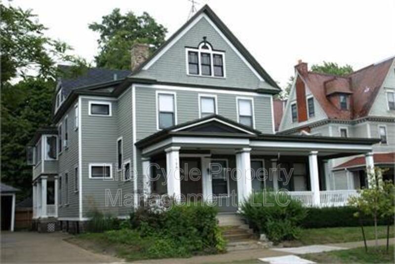 Primary Photo - 156 Lafayette Ave NE