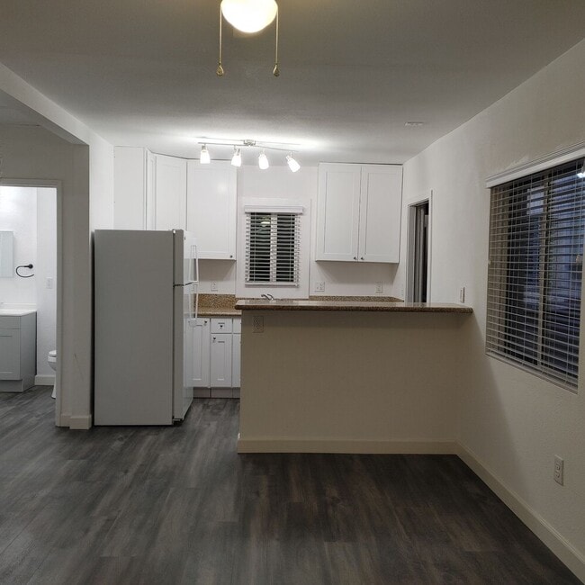 Building Photo - Wonderful 1 Bed 1 Bathroom Condo In Escondido - Call Today