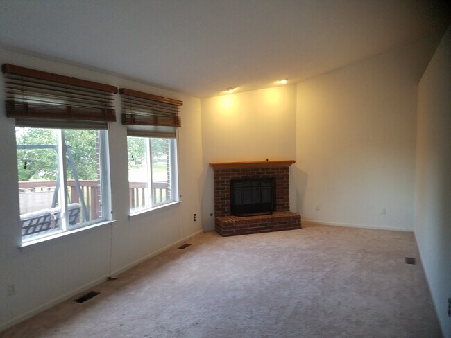 Foto del edificio - 40930 Westfield Cir