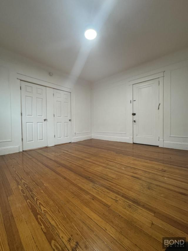 Foto del edificio - 4 bedroom in Bronx NY 10469