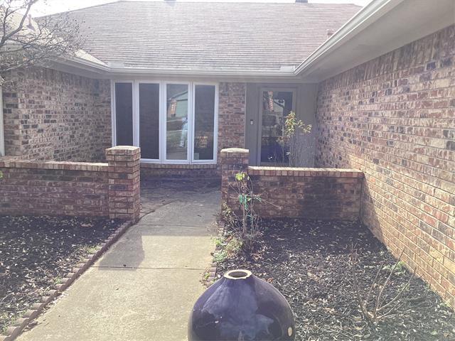 Building Photo - 2841 Southridge Dr