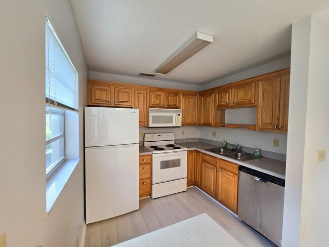 Photo - ANNUAL RENTAL - 55+ COMMUNITY 2/2 IN VISTA ROYALE House