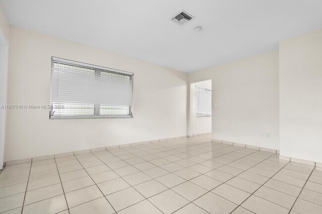 Foto del edificio - 5833 Taylor St