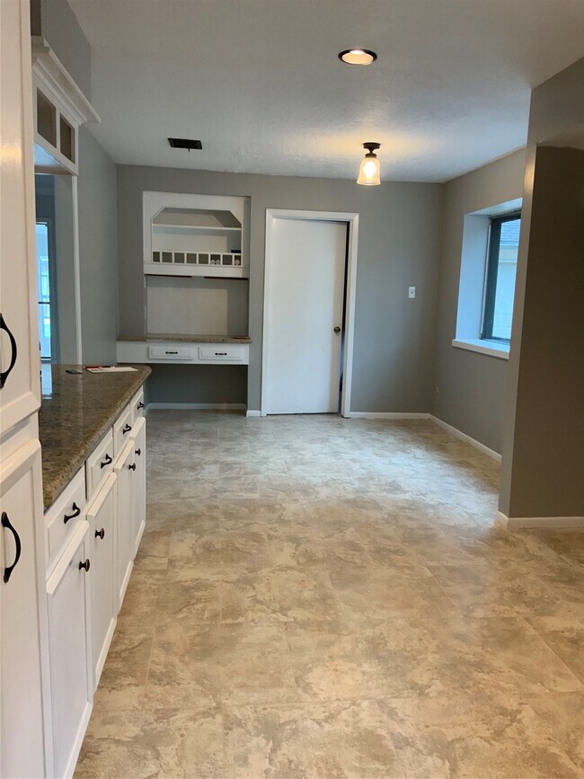 Building Photo - 614 Ellingham Dr