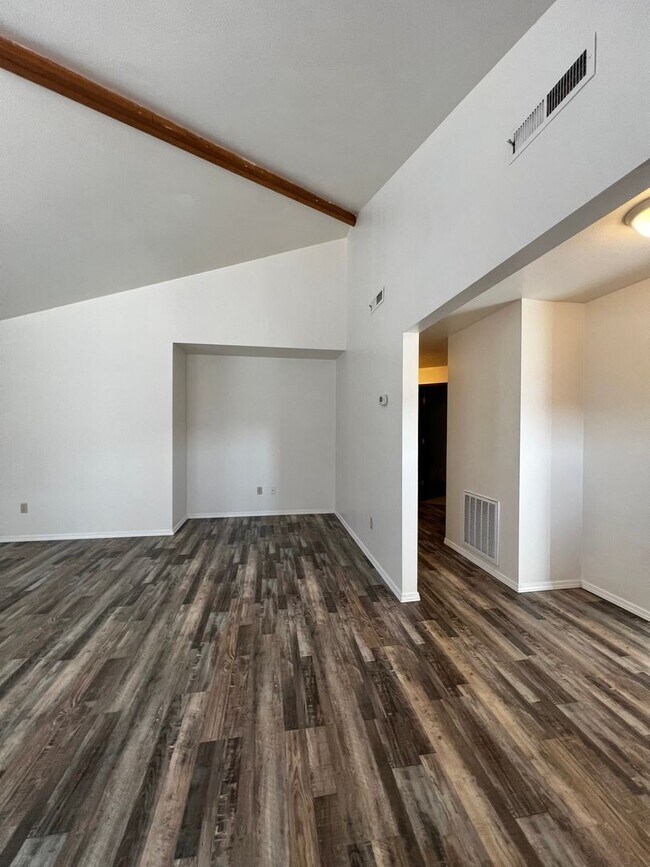 Building Photo - 6412-6416-6424 S 6th St.