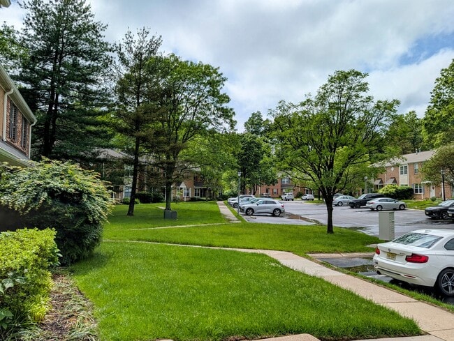 Building Photo - 23 Viburnum Ct