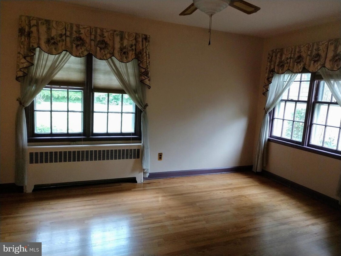 Primary Photo - 319 Pingree Ave