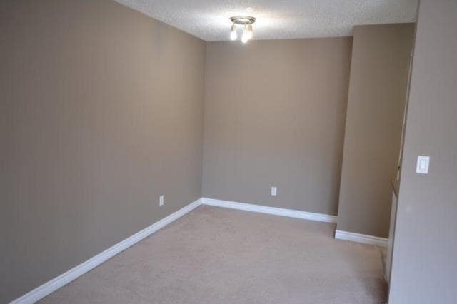 Building Photo - 2 Bed 1 Bath Unit in Calgary, AB