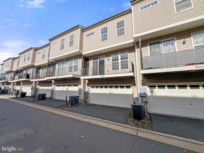 Foto del edificio - 8942 Dahlgren Ridge Rd