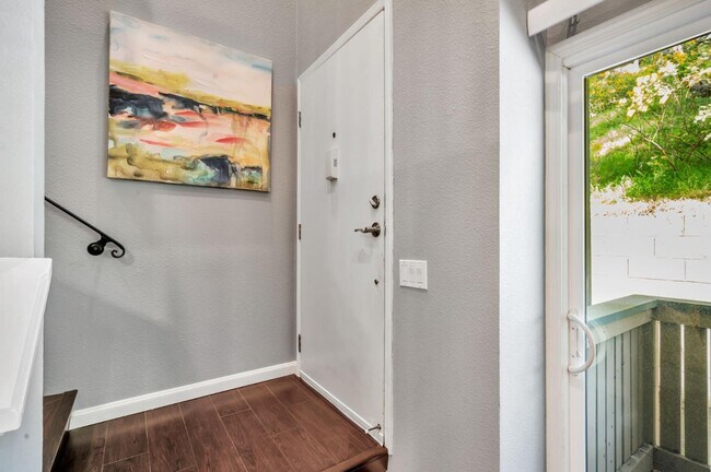 Foto del edificio - 355 Half Moon Ln